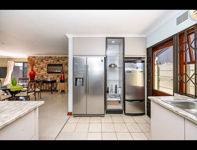 3 BEDROOM HOUSE FOR SALE IN TABLE VIEW